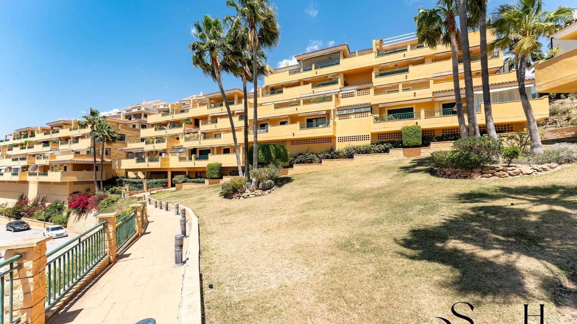 Terrace Of Paradise, 2 Bed 2 Bath, Parking, Pool Benalmadena