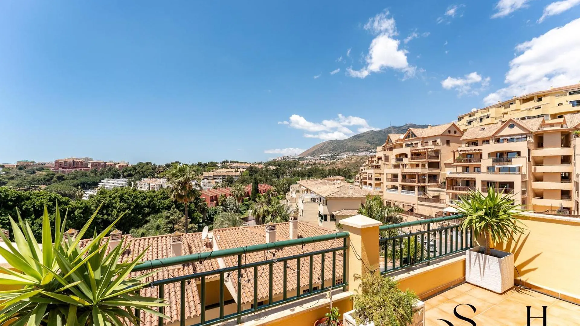 Terrace Of Paradise, 2 Bed 2 Bath, Parking, Pool Benalmadena Apartment